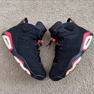 The Jordan 6 Infrared 2019 sneakers are a pre-owned pair of with defects